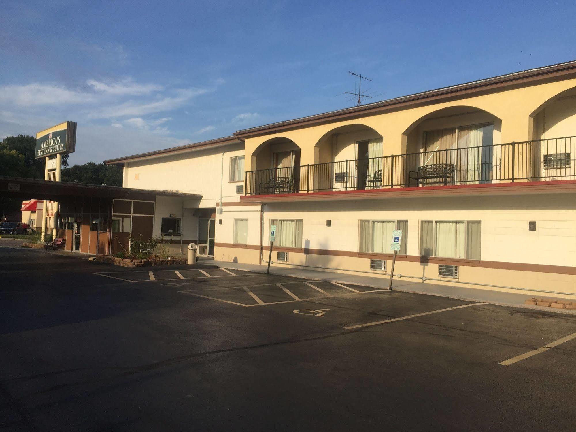 Americas Best Inn & Suites Urbana Eksteriør billede