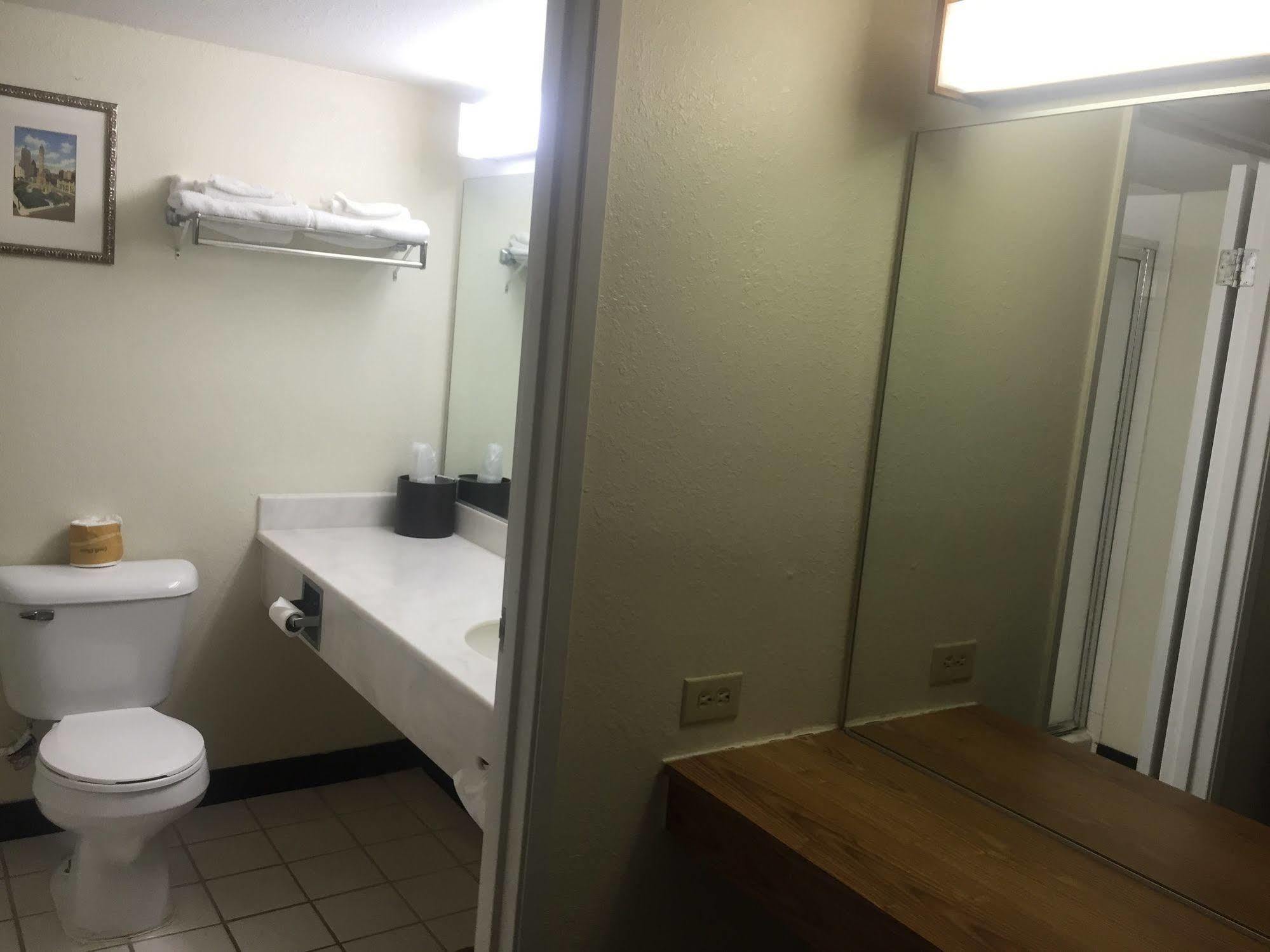 Americas Best Inn & Suites Urbana Eksteriør billede